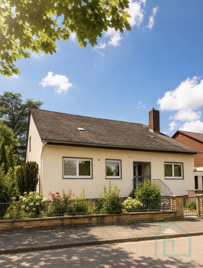Großzügiges Wohnhaus mit viel Potenzial, Schwimmbad & Sauna