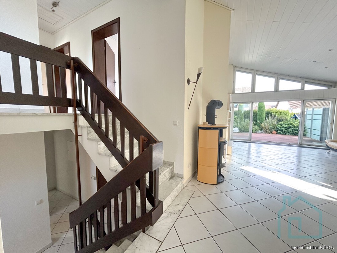 Zur Miete – Einfamilienhaus mit Garten und Garage